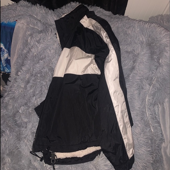 Hollister black and white fleece lined jacket - Picture 4 of 5